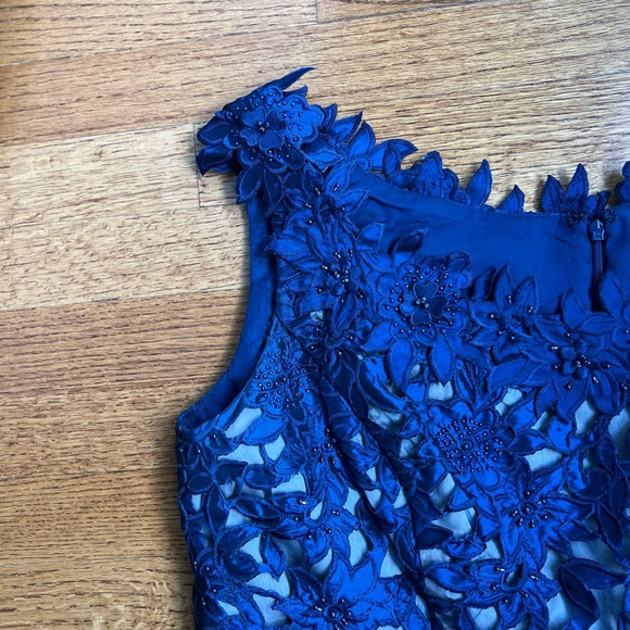 STUNNING NAVY OVERLAY DRESS - Picture 3 of 6